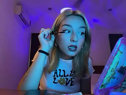 SirenaBelle online show from October 8, 2025, 12:01 am