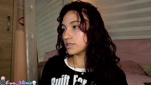 Snapshot of eva-slim- chatting on August 3, 2026, 7:53 pm eva-slim- online show from August 3, 2026, 7:53 pm