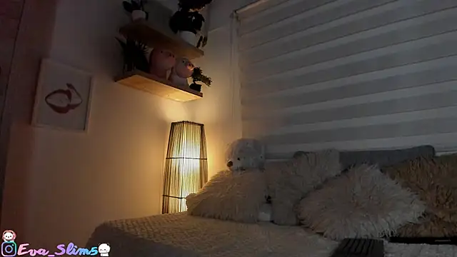 Snapshot of eva-slim- chatting on May 19, 2026, 8:05 pm eva-slim- online show from May 19, 2026, 8:05 pm