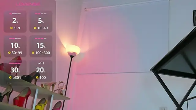 violettastrada online show from December 13, 2024, 8:26 pm