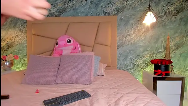 Snapshot of _Hollywood_1 chatting on November 20, 2025, 5:52 am Hollywood 1 online show from November 20, 2025, 5:52 am