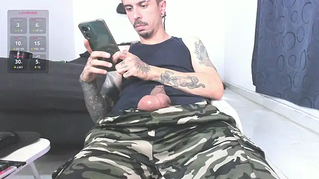 Aaron BigDickxxx online show from May 22, 2026, 6:50 pm