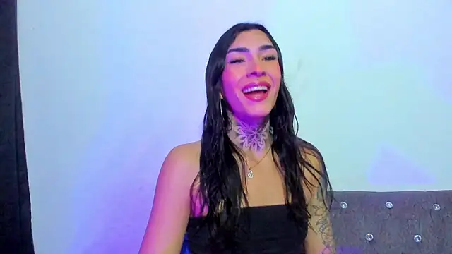 Snapshot of Camila_Coxx chatting on December 2, 2025, 4:03 am Camila Coxx online show from December 2, 2025, 4:03 am