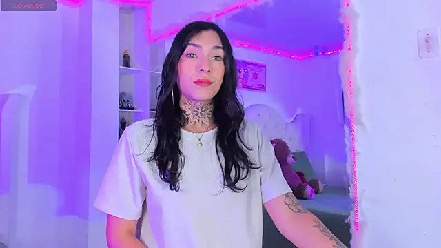 Snapshot of Camila_Coxx chatting on October 10, 2025, 12:00 am Camila Coxx online show from October 10, 2025, 12:00 am