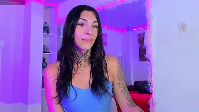 Snapshot of Camila_Coxx chatting on October 18, 2025, 7:05 pm Camila Coxx online show from October 18, 2025, 7:05 pm