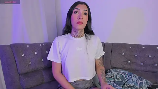 Snapshot of Camila_Coxx chatting on August 4, 2026, 5:01 am Camila Coxx online show from August 4, 2026, 5:01 am