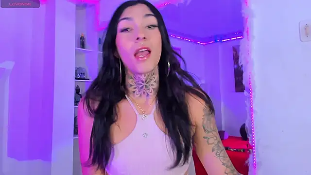 Snapshot of Camila_Coxx chatting on October 19, 2025, 8:44 pm Camila Coxx online show from October 19, 2025, 8:44 pm