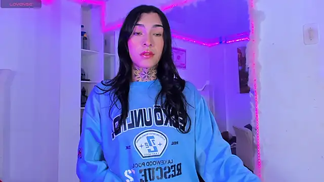 Snapshot of Camila_Coxx chatting on October 25, 2025, 5:17 am Camila Coxx online show from October 25, 2025, 5:17 am