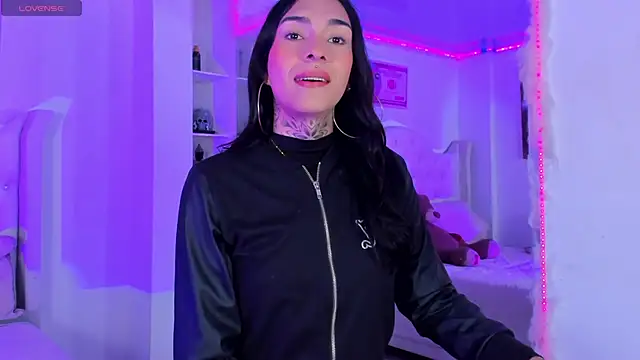 Snapshot of Camila_Coxx chatting on October 14, 2025, 6:36 am Camila Coxx online show from October 14, 2025, 6:36 am