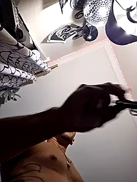 Twin2222 online show from December 16, 2025, 4:06 am