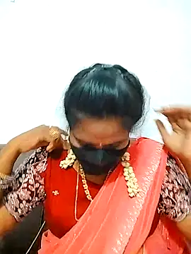 Snapshot of melina214 chatting on February 18, 2026, 4:58 pm melina214 online show from February 18, 2026, 4:58 pm