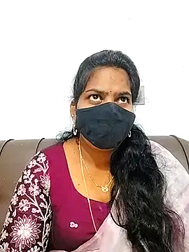 Snapshot of melina214 chatting on February 19, 2026, 5:04 am melina214 online show from February 19, 2026, 5:04 am