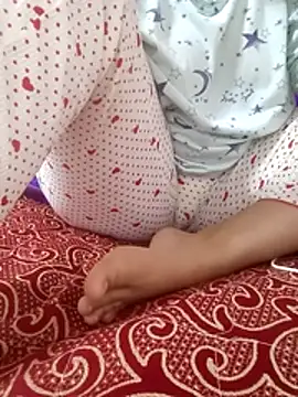 Snapshot of Bombamom chatting on April 4, 2026, 5:19 pm Bombamom online show from April 4, 2026, 5:19 pm