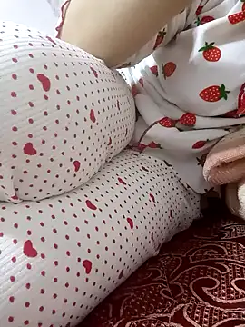 Snapshot of Bombamom chatting on March 13, 2026, 5:18 pm Bombamom online show from March 13, 2026, 5:18 pm