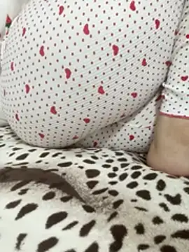 Snapshot of Bombamom chatting on March 7, 2026, 11:10 pm Bombamom online show from March 7, 2026, 11:10 pm