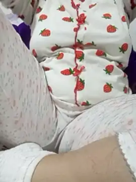 Snapshot of Bombamom chatting on March 4, 2026, 8:33 am Bombamom online show from March 4, 2026, 8:33 am