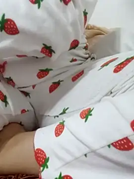 Snapshot of Bombamom chatting on April 1, 2026, 6:26 am Bombamom online show from April 1, 2026, 6:26 am