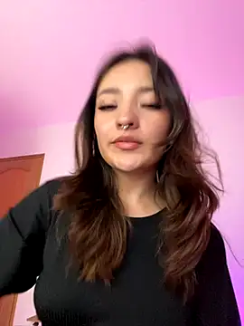 Snapshot of vayolett01_dakotta chatting on September 19, 2025, 5:00 am vayolett01 dakotta online show from September 19, 2025, 5:00 am