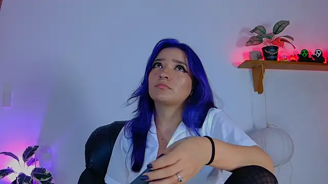 vayolett01 dakotta online show from October 21, 2025, 2:44 am