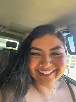 Snapshot of Juli_Walker chatting on May 1, 2026, 2:33 pm Juli Walker online show from May 1, 2026, 2:33 pm