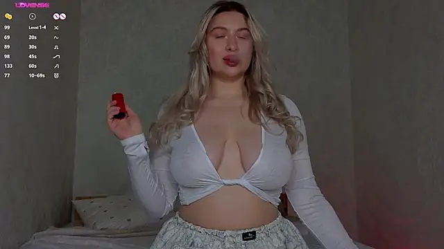 Snapshot of helen_frogg chatting on October 18, 2025, 7:49 pm helen frogg online show from October 18, 2025, 7:49 pm