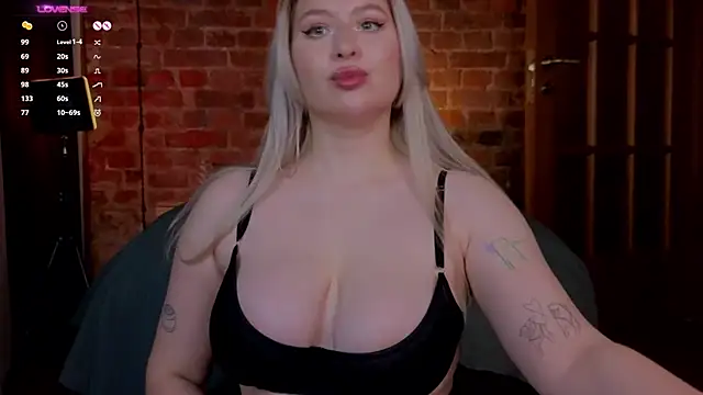 Snapshot of helen_frogg chatting on November 20, 2025, 8:20 pm helen frogg online show from November 20, 2025, 8:20 pm