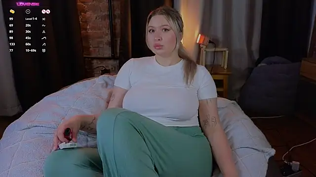 Snapshot of helen_frogg chatting on December 1, 2025, 7:26 pm helen frogg online show from December 1, 2025, 7:26 pm