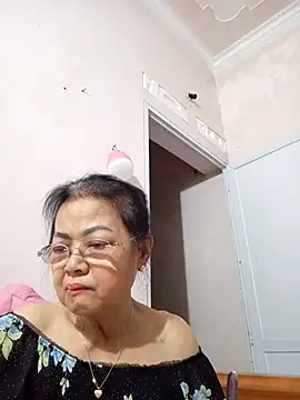 Hotestlove online show from May 5, 2026, 10:24 pm
