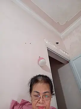Hotestlove online show from June 18, 2026, 10:59 pm