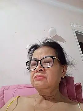 Snapshot of Hotestlove chatting on August 4, 2026, 2:21 pm Hotestlove online show from August 4, 2026, 2:21 pm
