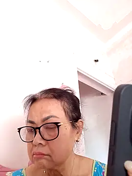 Hotestlove online show from May 4, 2026, 3:43 am