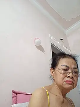 Snapshot of Hotestlove chatting on July 18, 2026, 10:18 pm Hotestlove online show from July 18, 2026, 10:18 pm