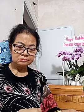 Snapshot of Hotestlove chatting on February 14, 2026, 1:11 pm Hotestlove online show from February 14, 2026, 1:11 pm