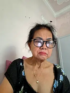 Snapshot of Hotestlove chatting on July 2, 2026, 11:44 pm Hotestlove online show from July 2, 2026, 11:44 pm