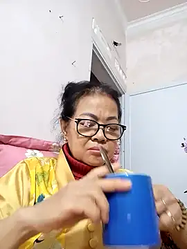 Snapshot of Hotestlove chatting on February 20, 2026, 11:28 pm Hotestlove online show from February 20, 2026, 11:28 pm