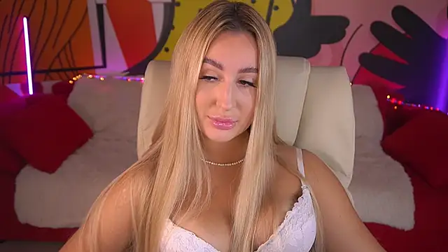 Snapshot of LiaBrazzerr chatting on October 18, 2025, 8:38 am LiaBrazzerr online show from October 18, 2025, 8:38 am