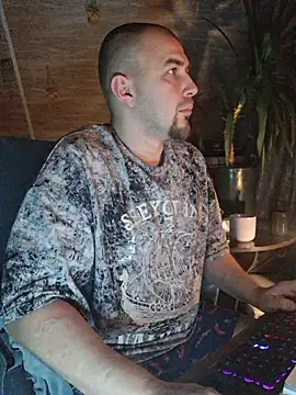 Foxyshaved online show from November 25, 2025, 4:02 am