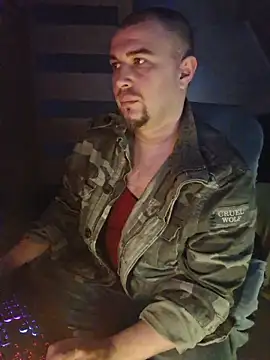 Snapshot of Foxyshaved chatting on March 3, 2026, 5:03 am Foxyshaved online show from March 3, 2026, 5:03 am