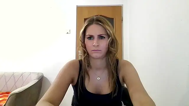 Snapshot of DagmarieFlirt chatting on February 19, 2025, 4:33 pm DagmarieFlirt online show from February 19, 2025, 4:33 pm