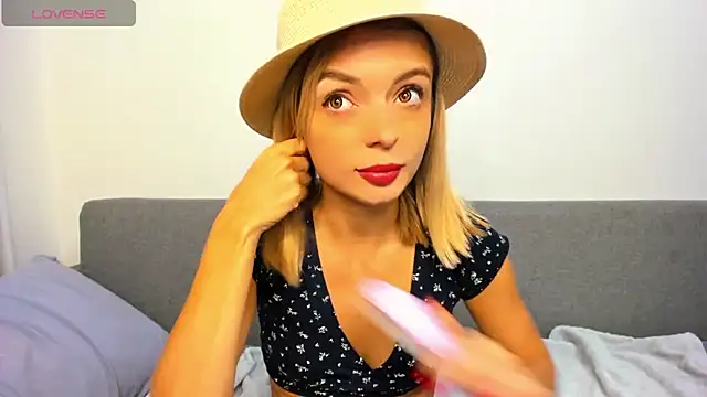  ellen meow  online show from October 14, 2025, 9:58 pm