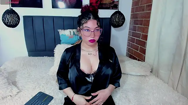 Snapshot of kyliejenner_hot chatting on June 12, 2026, 3:48 am kyliejenner hot online show from June 12, 2026, 3:48 am