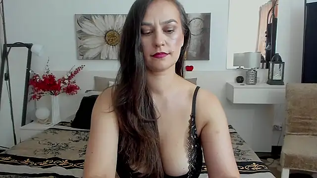 JoyCasidy online show from August 3, 2026, 12:33 pm