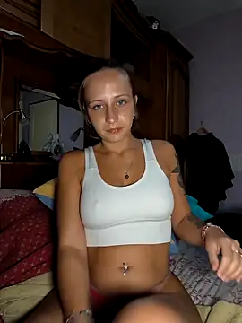 emma4xxx online show from April 30, 2026, 7:43 pm