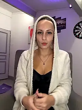 emma4xxx online show from November 18, 2025, 8:23 pm