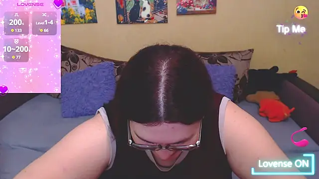 Snapshot of JuliaKeln chatting on May 18, 2026, 7:40 pm JuliaKeln online show from May 18, 2026, 7:40 pm