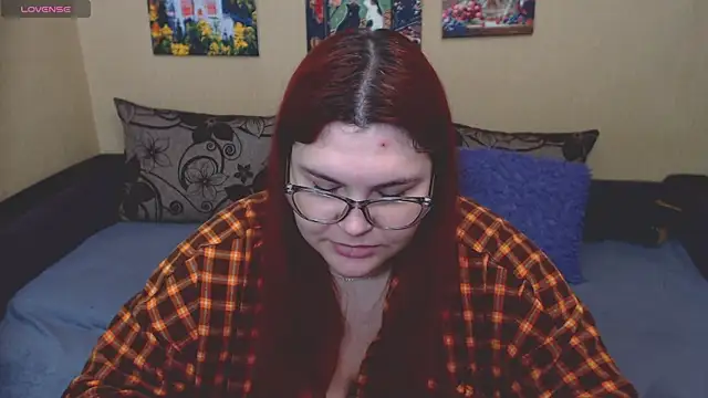 Snapshot of JuliaKeln chatting on May 9, 2026, 3:15 pm JuliaKeln online show from May 9, 2026, 3:15 pm