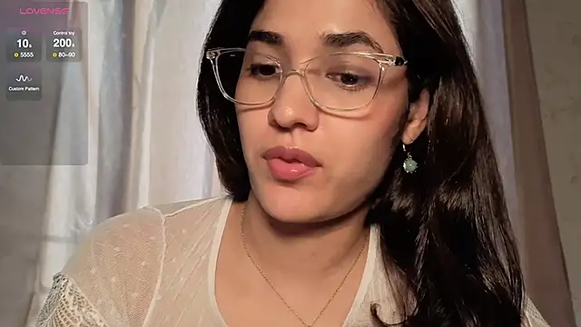 Snapshot of CuteeRose chatting on October 24, 2025, 1:32 pm CuteeRose online show from October 24, 2025, 1:32 pm