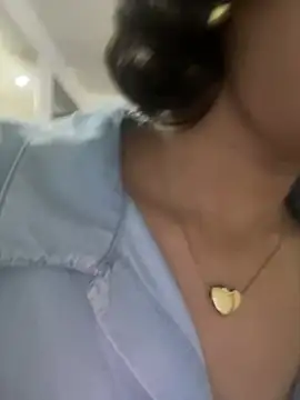 Snapshot of CuteeRose chatting on January 15, 2025, 9:20 pm CuteeRose online show from January 15, 2025, 9:20 pm