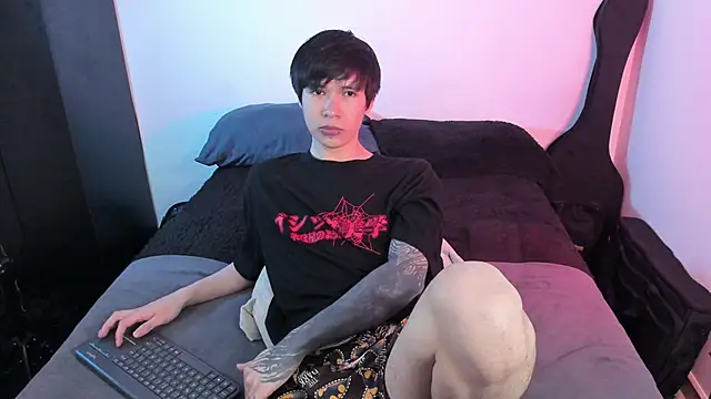 Snapshot of Aventure_Twinks chatting on November 6, 2025, 7:29 pm Aventure Twinks online show from November 6, 2025, 7:29 pm