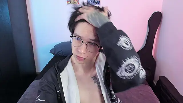 Snapshot of Aventure_Twinks chatting on November 22, 2025, 3:49 am Aventure Twinks online show from November 22, 2025, 3:49 am